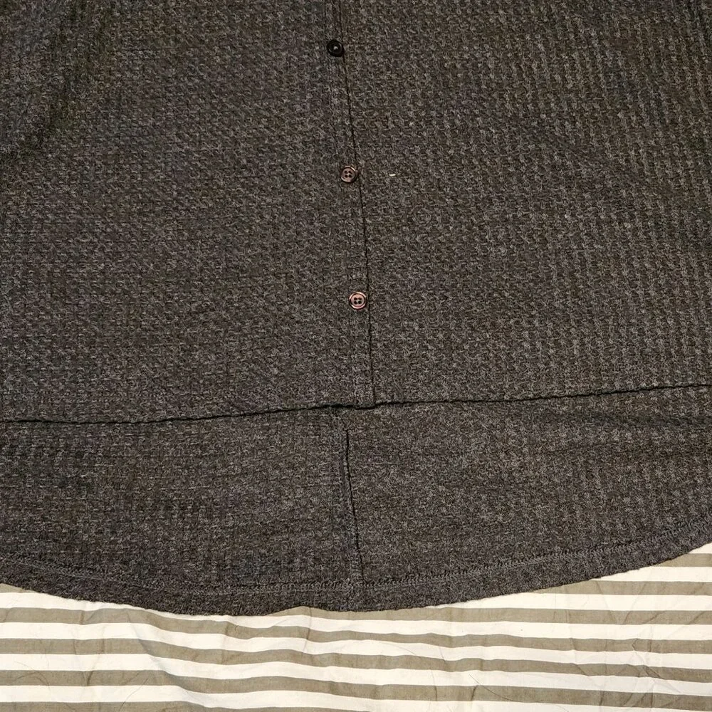 Gray Waffle Knit Hi-Low top - Picture 4 of 12